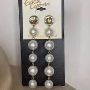 Erica Lyons/Elegant Gold and Pearl Drop Earrings